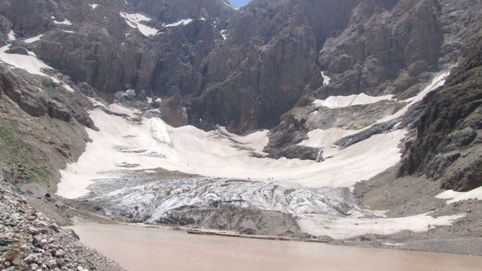 Cilo buzullarında kayıp ihbarı! 2 kişi kurtarıldı