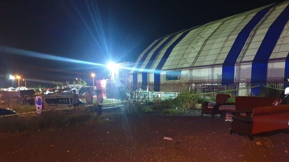 Çakmak istediği kişiyi silahla vurdu