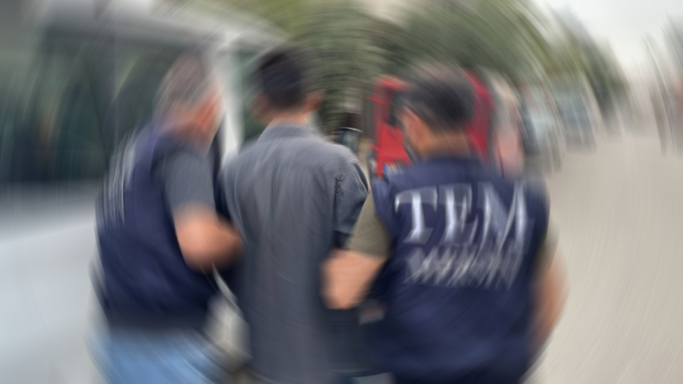 Firari FETÖ üyesini "yaş farkı" yakalattı!