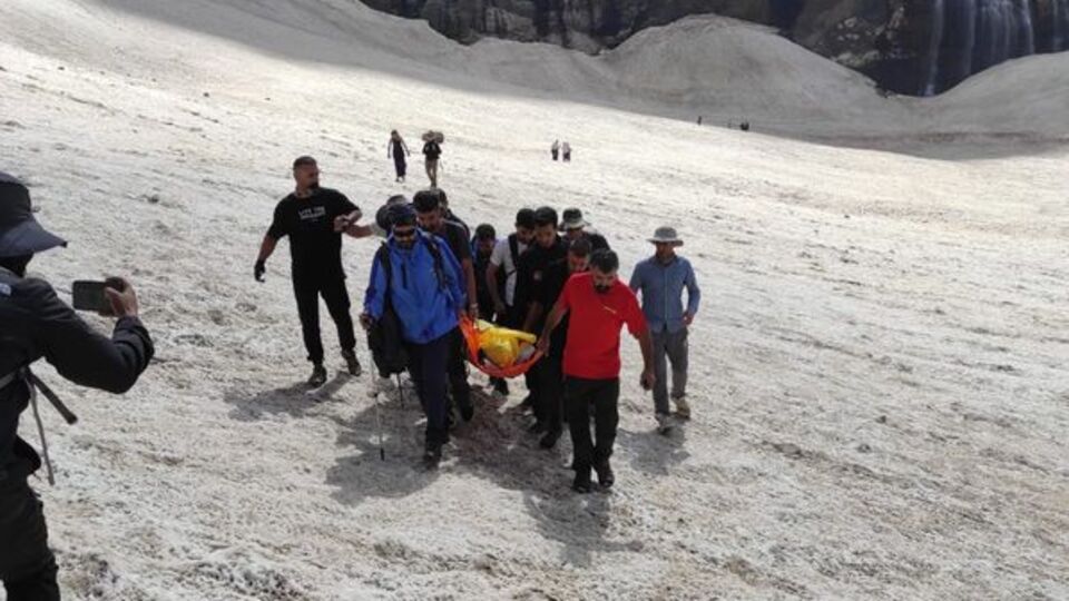 Hakkari'de buzul faciası! Kayıp 2 kişi aranıyor