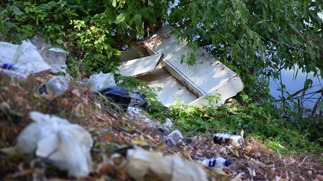 Eskişehir'de sulama kanalı çöplüğe döndü