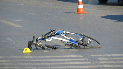 Polisten kaçan sürücü bisikletliye çarptı!