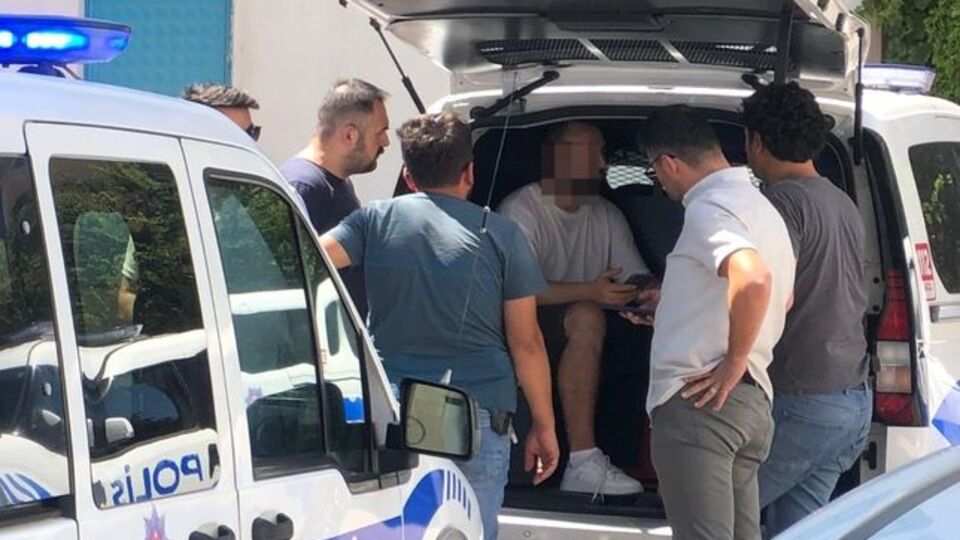 "Sosyal medya" tartışmasında sevgilisini bıçakladı