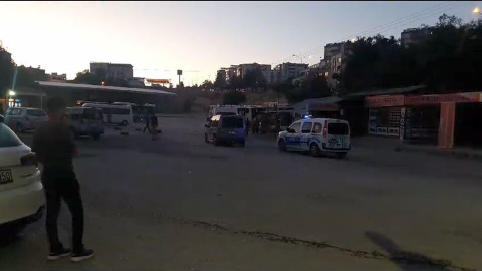 Diyarbakır'da satırlı ve bıçaklı kavga: 1'i ağır 3 yaralı