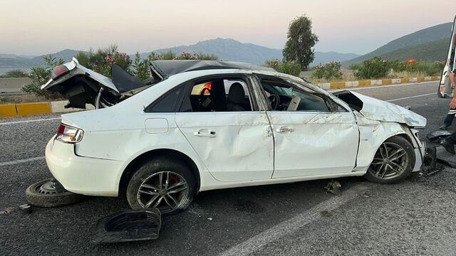 Otomobil refüje çarptı, sürücü öldü