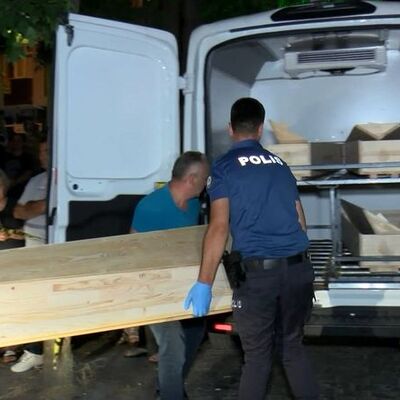 Gelinine bıçak çeken oğlunu öldürdü