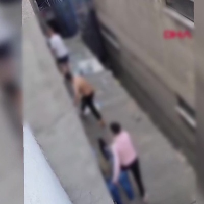 Sultangazi'de balkona çıkan kadın korku dolu anlar yaşadı