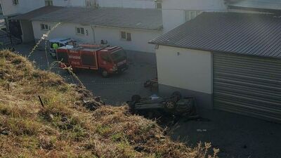 10 metreden fabrika bahçesine düştü: 2 ölü