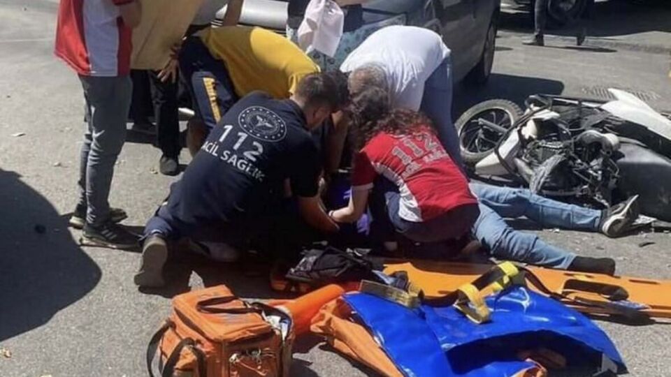 Minibüsle çarpışan motosikletli kurye öldü