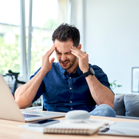 Kulak iltihabı baş ağrısı yapar mı?