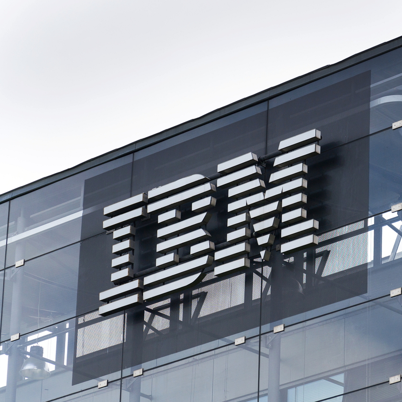 IBM'in gelirinde düşüş