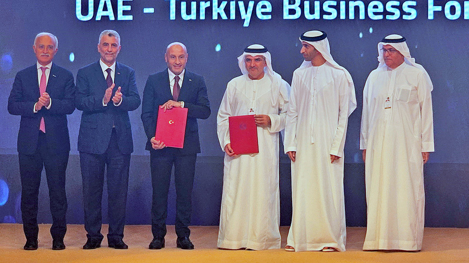 "BAE ile ticaret hacmimizi 25 milyar dolara çıkaracağız"