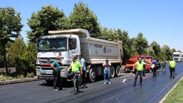 Trafiğe kapatılan yolda kamyona çarptı: 2 ölü, 2 yaralı