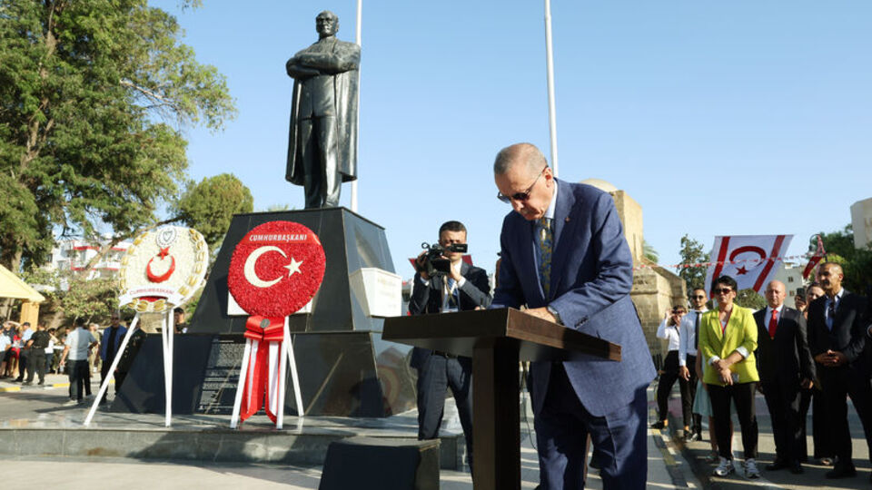 Cumhurbaşkanı Erdoğan Atatürk Anıtı'nı ziyaret etti