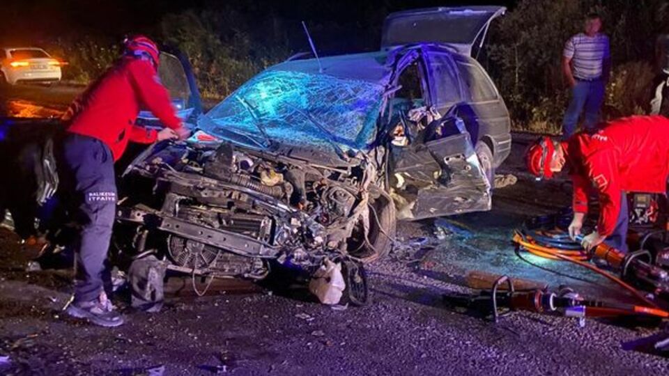 Otomobil ile TIR çarpıştı: Baba öldü, kızı yaralandı