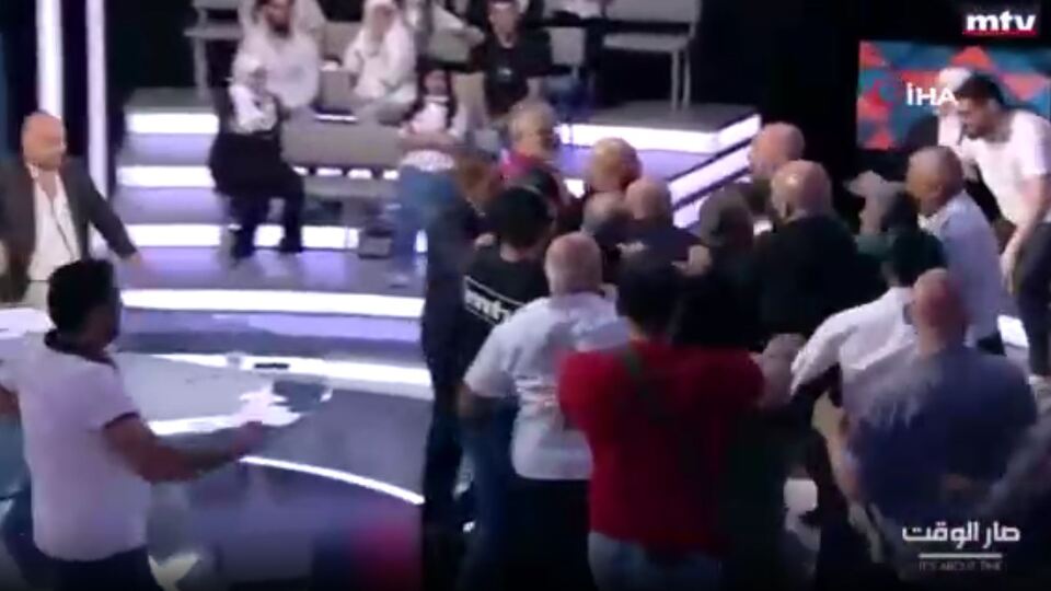 Lübnan'da eski bakan ve gazeteci arasında yumruklu kavga