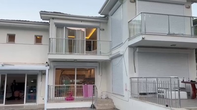 Vize sahtekarları ultra lüks villada yakalandı!