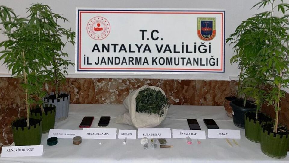 Antalya'da uyuşturucu operasyonu: 17 gözaltı