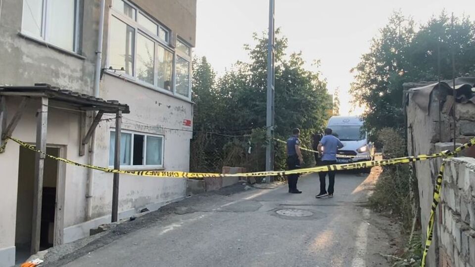 Bazanın altında battaniyeye sarılmış cansız kadın bedeni bulundu