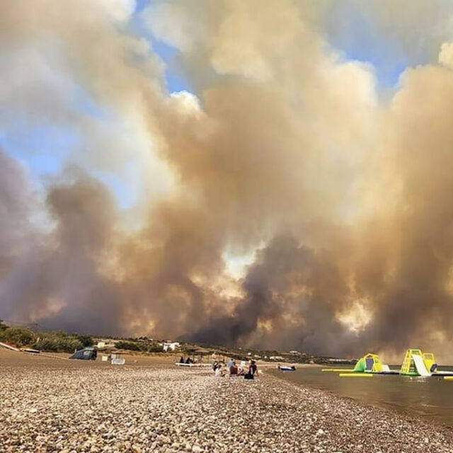 Rodos'taki orman yangını devam ediyor