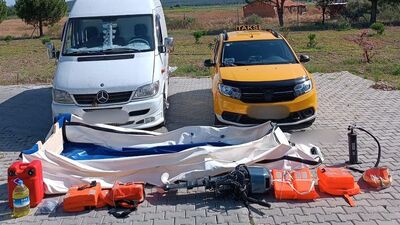 Ayvalık'ta 29 düzensiz göçmen ve 3 şüpheli yakalandı