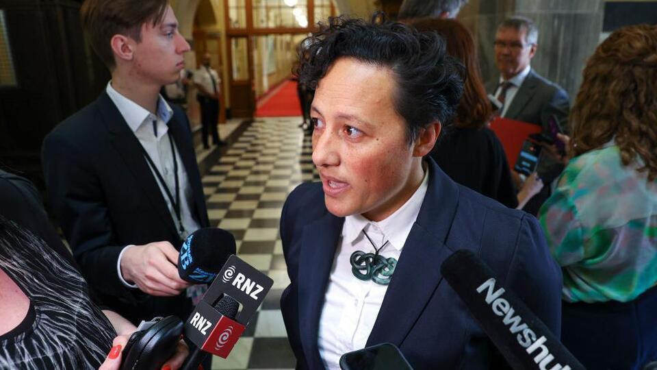 Yeni Zelanda'da bakan alkollü araç kullanırken kaza yaptı, istifa eti