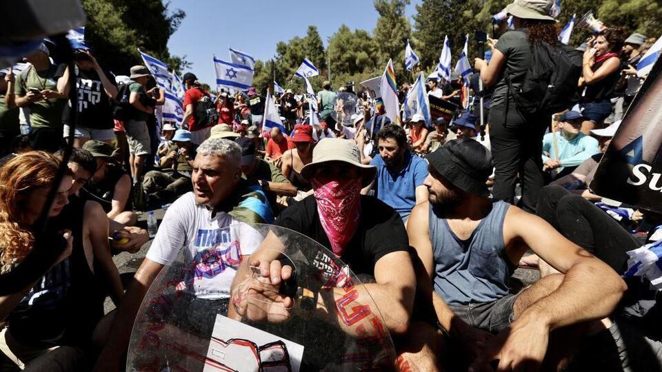 İsrail'de tartışmalı yargı düzenlemesi: Milletvekilleri bugün oy kullanıyor, on binlerce kişi protesto ediyor