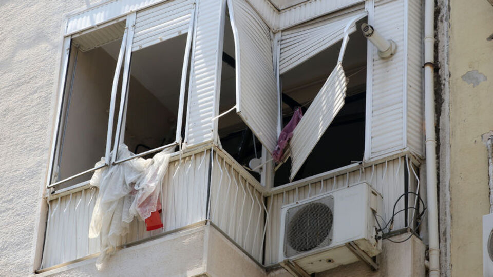 Evde doğalgaz patlaması! Baba ve oğlu yaralandı