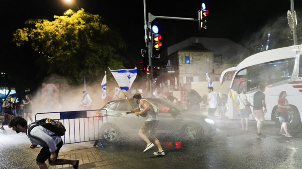 Eski İsrail Başbakanı: İç savaşa sürükleniyoruz