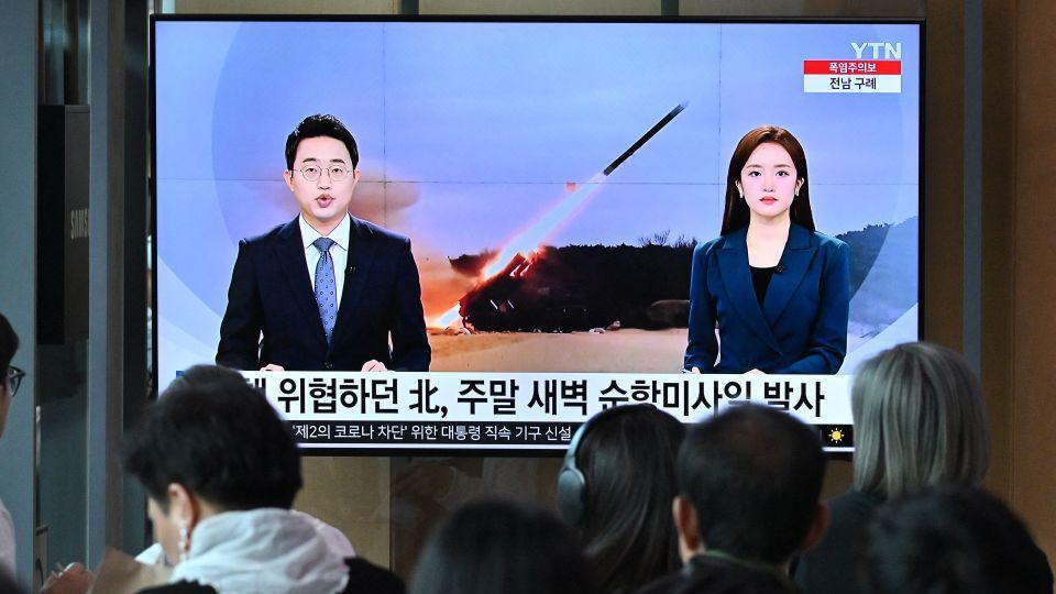 ABD Güney Kore'ye nükleer denizaltı gönderdi, Kuzey Kore füze denemeleriyle karşılık verdi