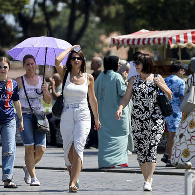 Batı ve güneyde sıcak, kuzey ve doğuda yağmur var