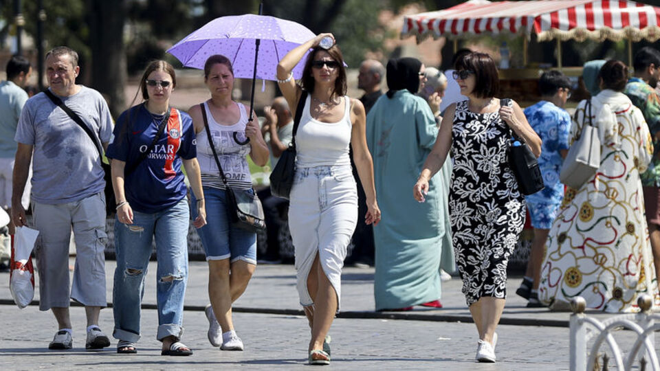 Batı ve güneyde sıcak, kuzey ve doğuda yağmur var