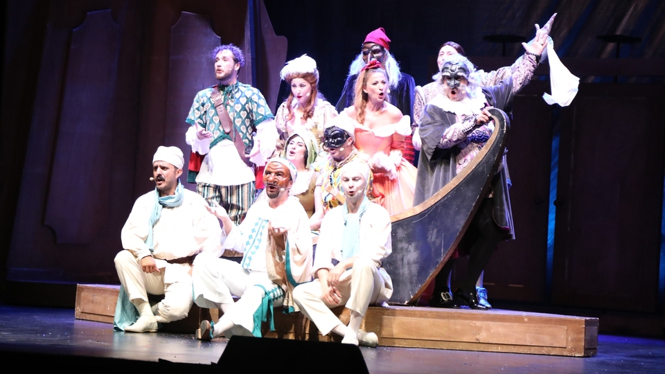 Açıkhava'da Ağustos'ta tiyatro keyfi