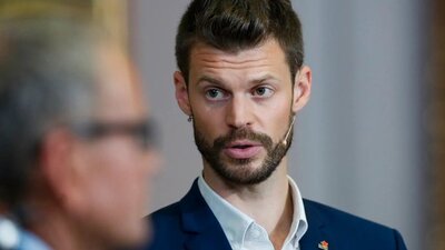 Gözlük çalan Norveçli siyasetçi istifa etti