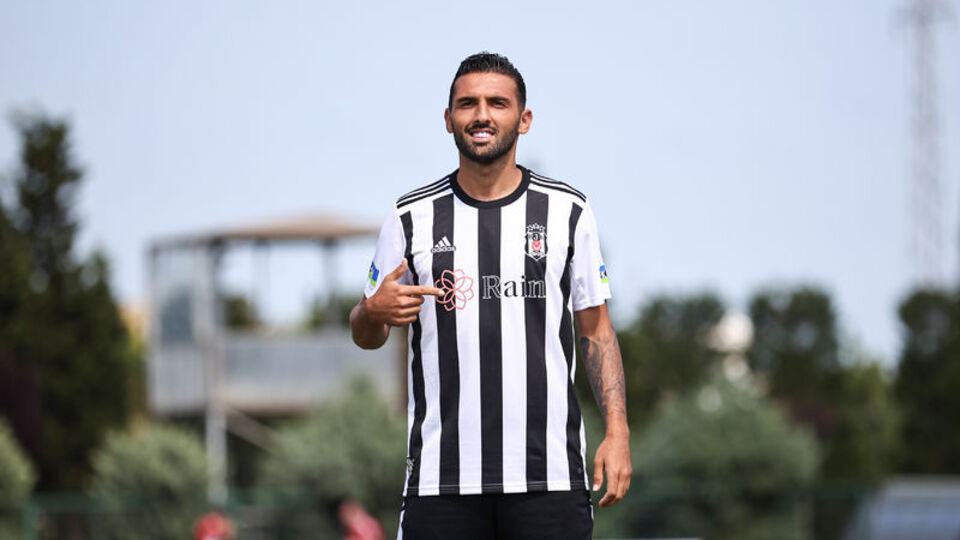 Beşiktaşlı futbolcu kaza geçirdi