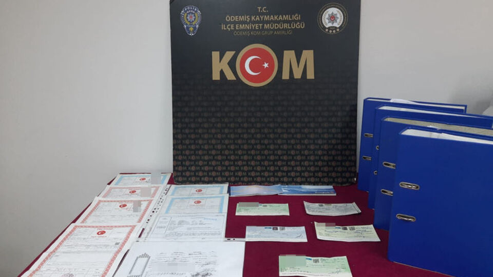 İzmir'de tefecilik operasyonu: 2 gözaltı