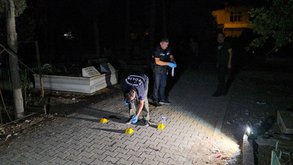 Adana'da mezarlıkta başından vurulmuş halde bulundu