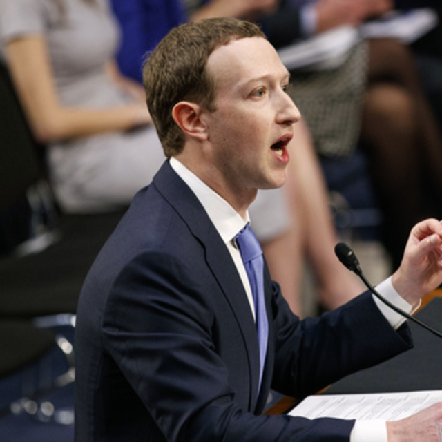 Zuckerberg'e 'tahkir' suçlaması