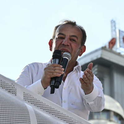 Tanju Özcan CHP'den ihraç edildi