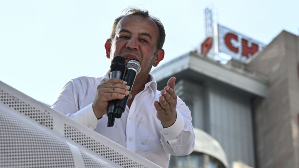 Tanju Özcan CHP'den ihraç edildi