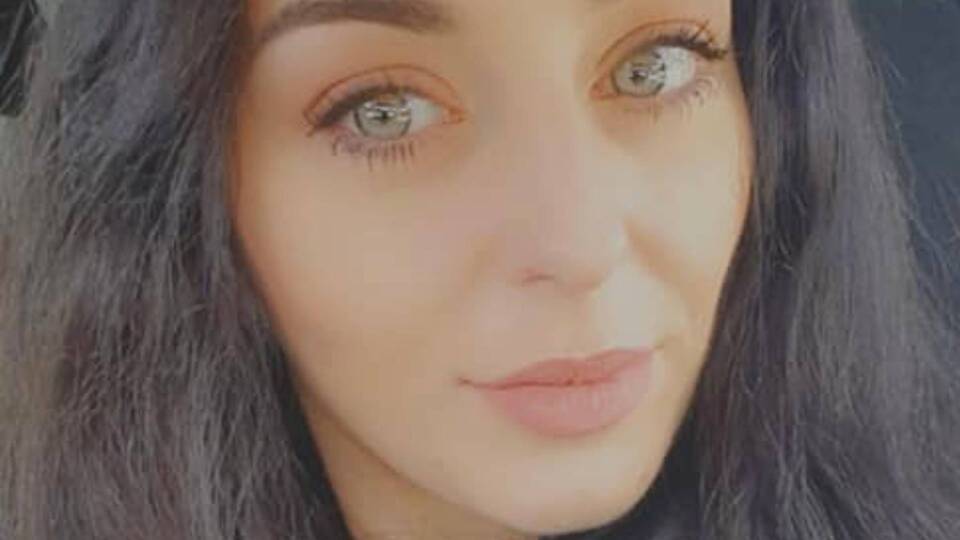 Ünlü model otomobilden düşerek hayatını kaybetti