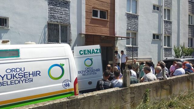 Kız çocuğu tabancayla vurulmuş halde bulundu