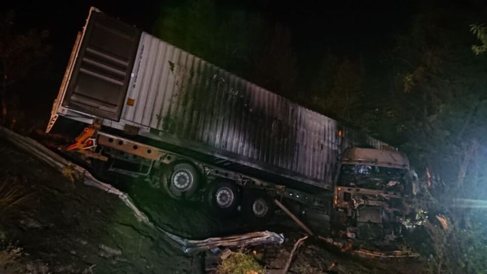 MKE yakınında yanan TIR'daki patlama korkuttu