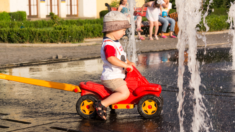 "Çocukları 11.00 ile 14.00 arasında dışarı çıkarmayın"