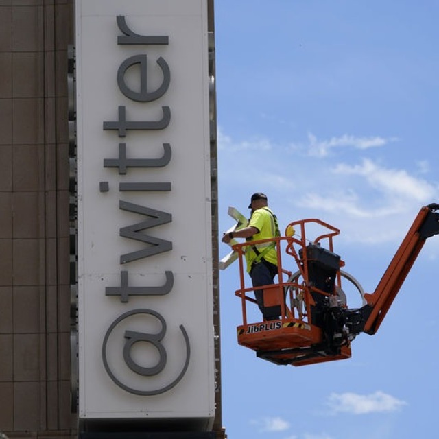 Logoları söküldü, kuşa veda edildi