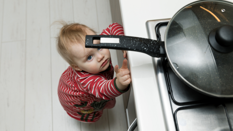 Türkiye'de birçok çocuk ev kazası nedeniyle hastanelere başvuruyor
