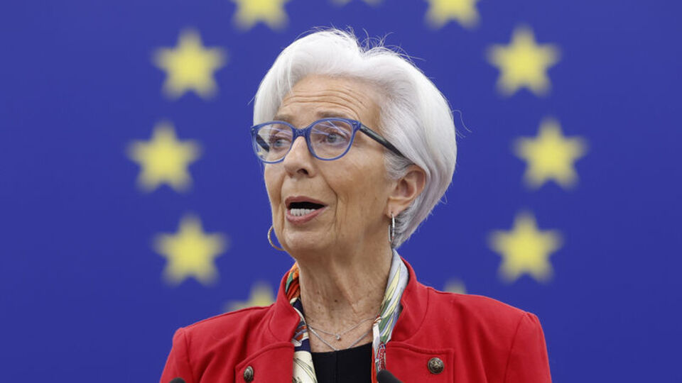 Lagarde'dan "çok uzun süre çok yüksek enflasyon" beklentisi