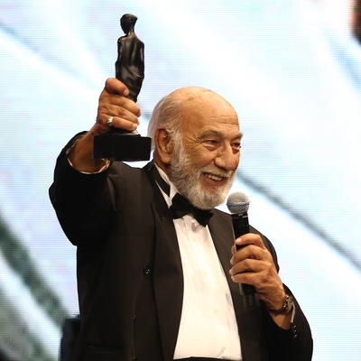 Ünlü oyuncu son yolculuğuna uğurlandı