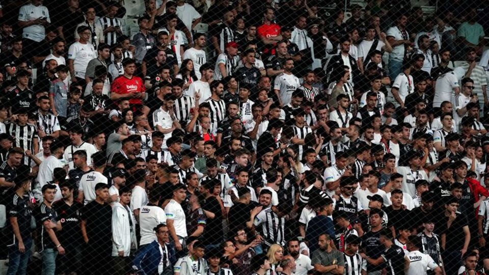 Beşiktaş Stadyumu'nda 'yönetim istifa' sesleri