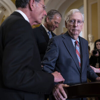 81 yaşındaki Senatör 20 saniye donup kaldı!